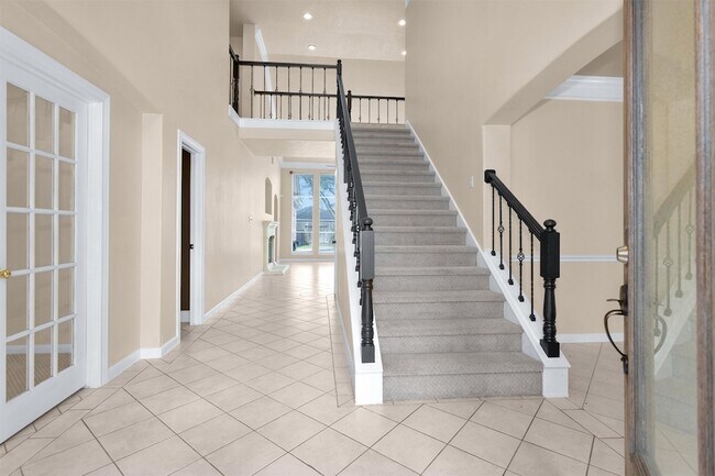 Building Photo - 1010 Maple Run Dr