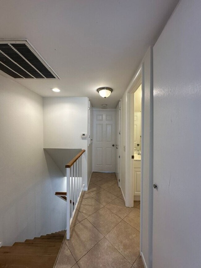 Building Photo - 22865 Del Valle St