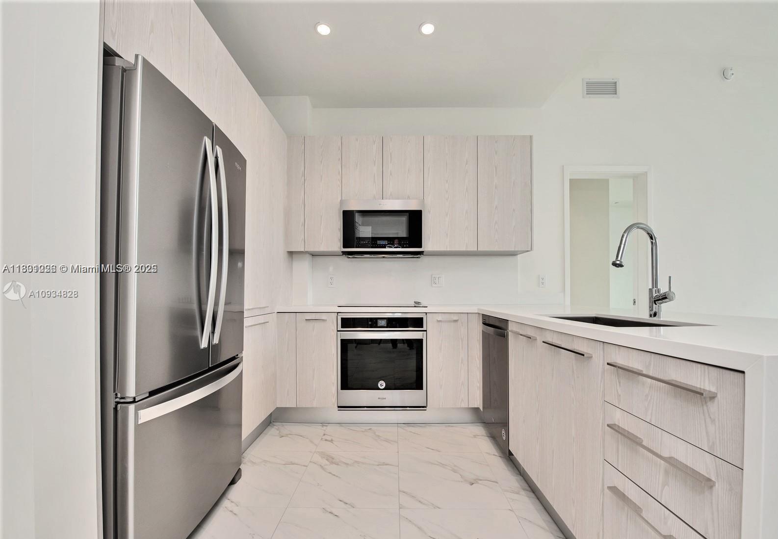 Building Photo - 2000 Metropica Way