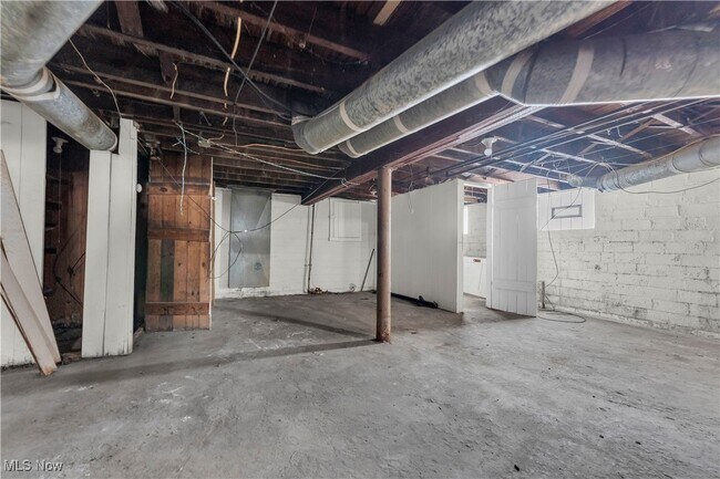 Building Photo - 3219 W 116th St