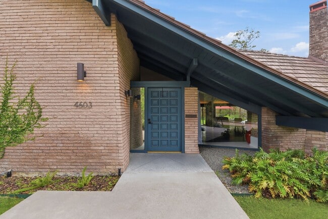 Building Photo - 4603 Ivanhoe St