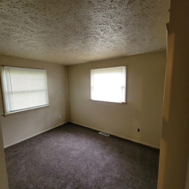 Building Photo - 4BR/2BA House w/Garage!