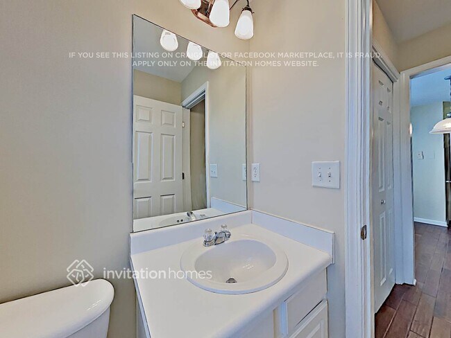 Building Photo - 320 Balaban Cir