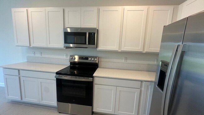 Building Photo - 553 Rivergrass St