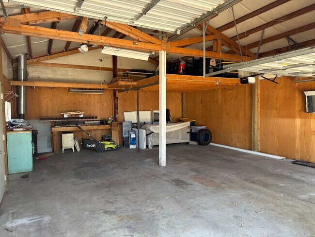 Building Photo - 1195 Iola Ave