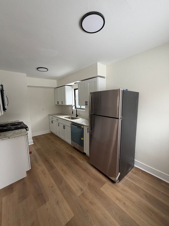 Building Photo - 1500 E 25th Ave