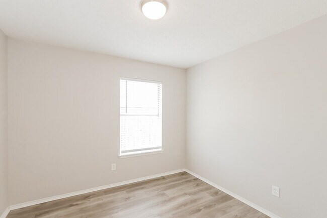 Building Photo - 1002 Aries Ct