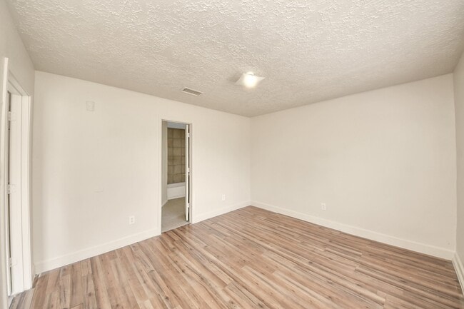 Building Photo - 7503 Roaring Springs Dr