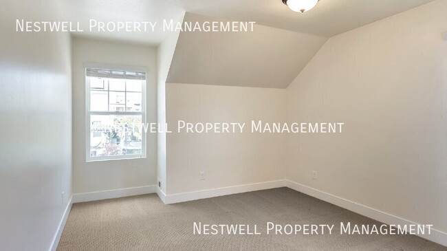 Building Photo - 5088 W Beach Comber Way