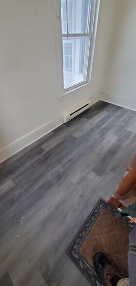 Building Photo - 18 Main St