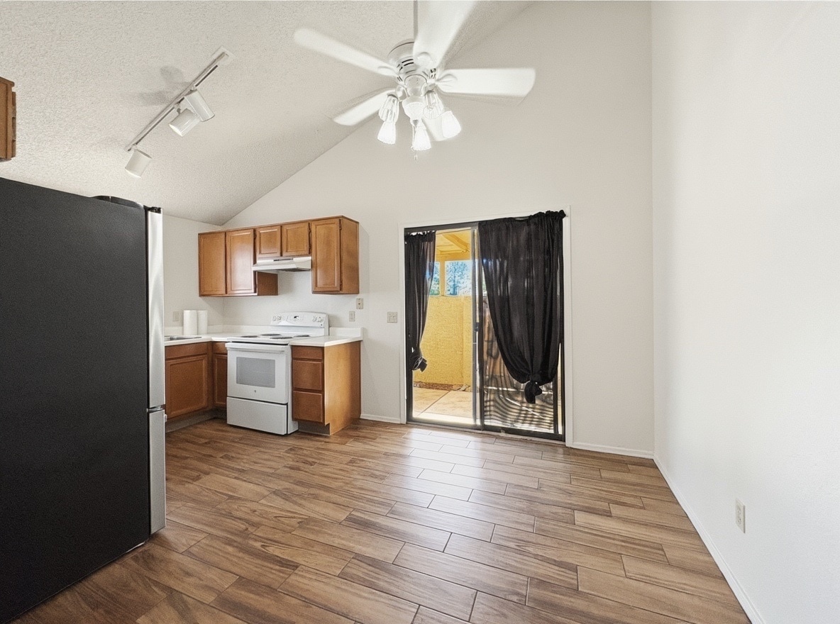 Building Photo - 921 W University Dr