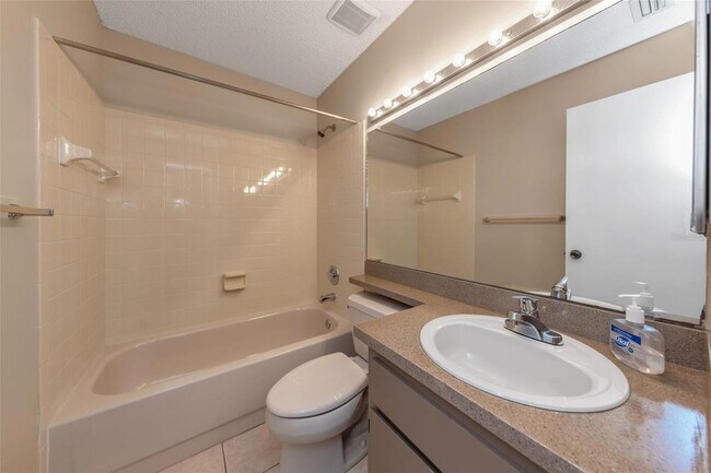 Building Photo - 3121 Beecher Dr E