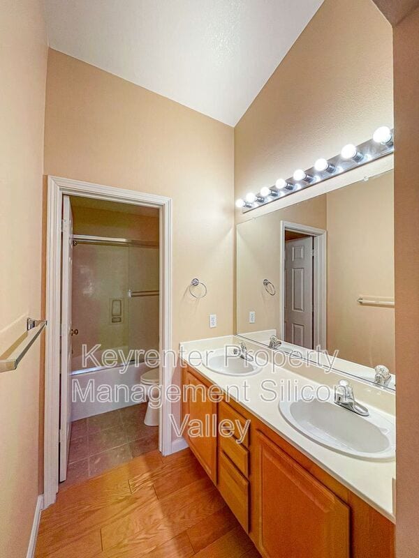 Building Photo - 362 Flower Ln