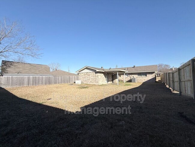 Building Photo - 2528 St Joseph St