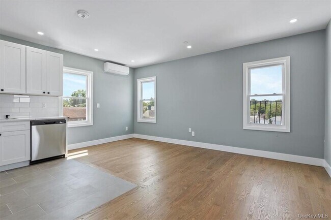 Building Photo - 76 Crotona Ave