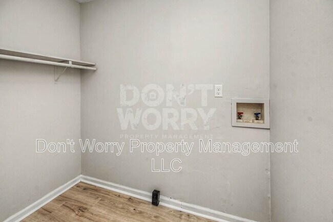 Building Photo - 1118 Duke St