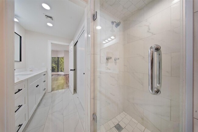 Building Photo - 661 Bering Dr