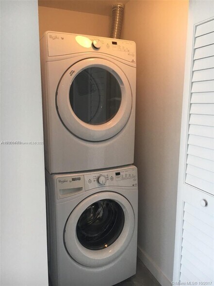 Building Photo - 151 SE 1st St