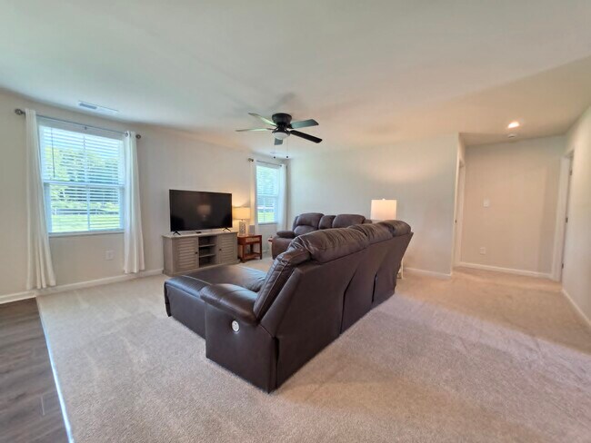 Building Photo - 38493 Barberry St