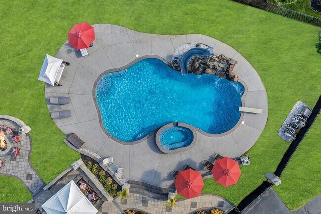 Building Photo - 10 Morning Glory Cir