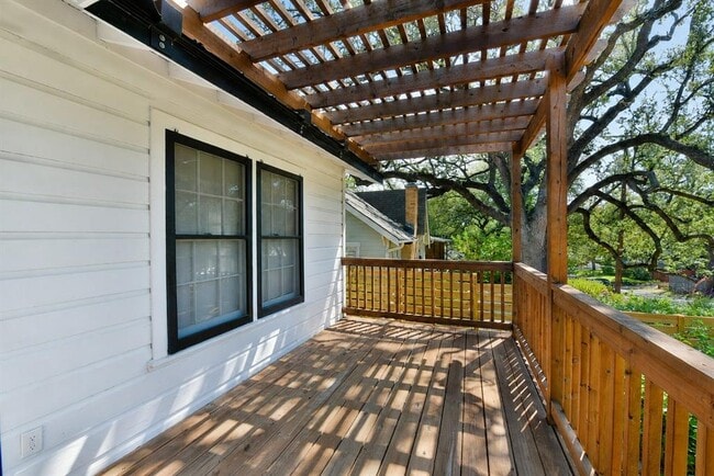 Building Photo - 1008 Milam Pl