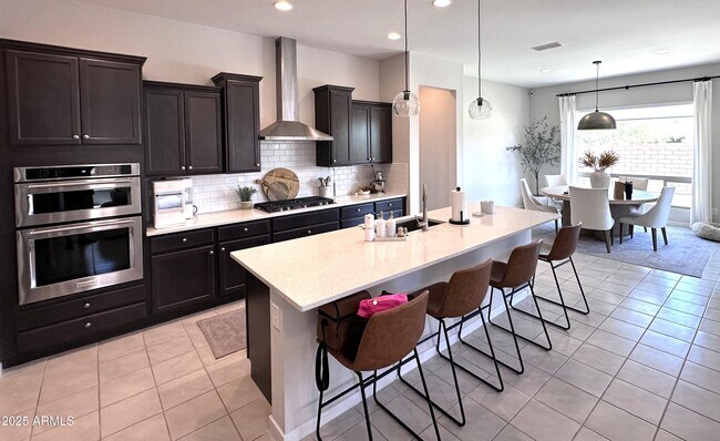 Building Photo - 2827 E Los Gatos Dr