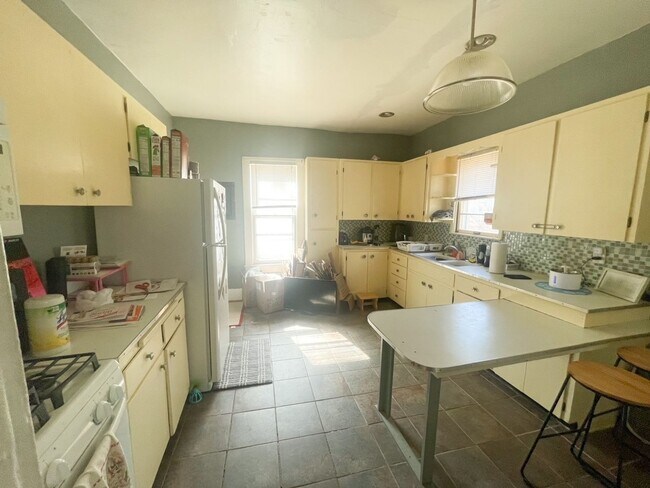 Building Photo - Italian Estates Property Management