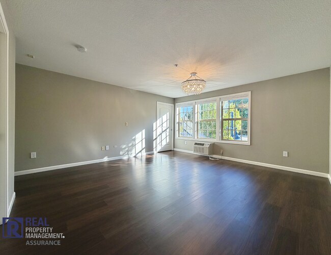 Building Photo - Spacious 1 Bed / 1.5 Bath Condo in Desirable Sherwood