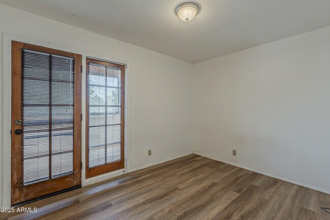 Building Photo - 1028 S Ash Ave