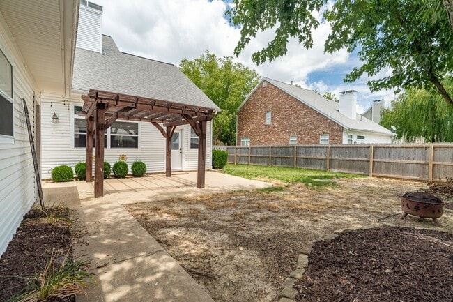 Building Photo - Fabulous & Spacious 4 Bedroom home in Har-Ber Meadows w/bonus room!