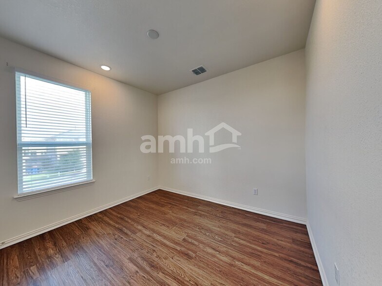 Building Photo - 2735 Geronimo Creek