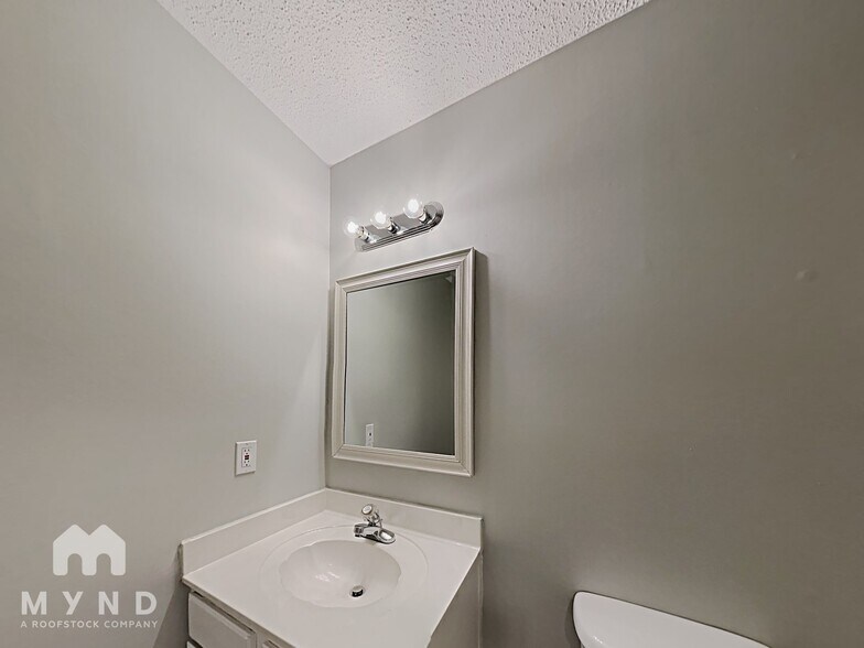 Building Photo - 2025 Plantation Pkwy