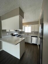 Building Photo - Villas Las Toronjas I