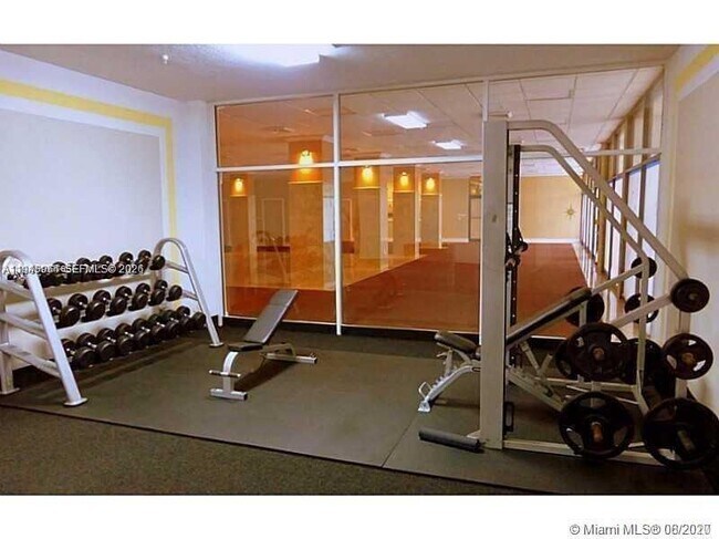 Building Photo - 400 Kings Point Dr