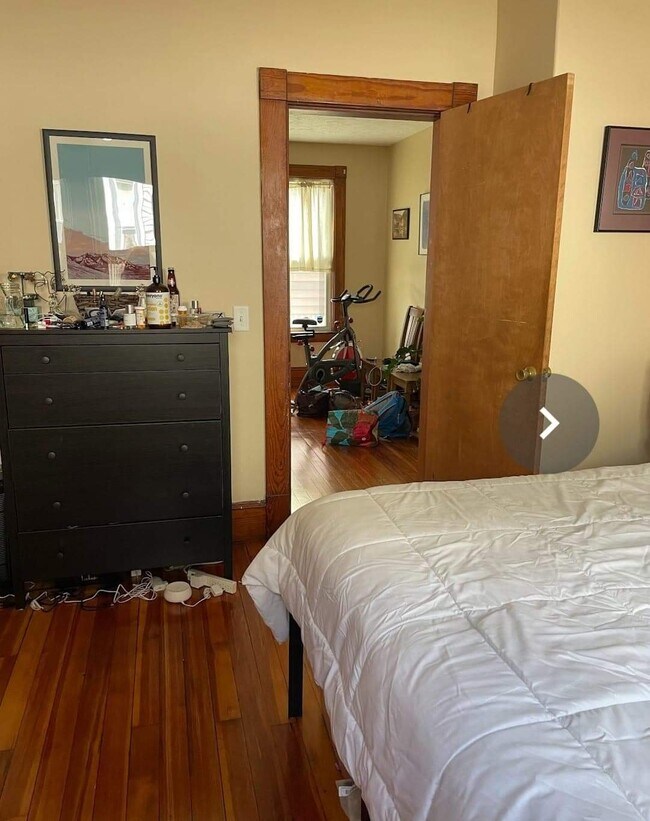 Building Photo - 14 Bardwell St