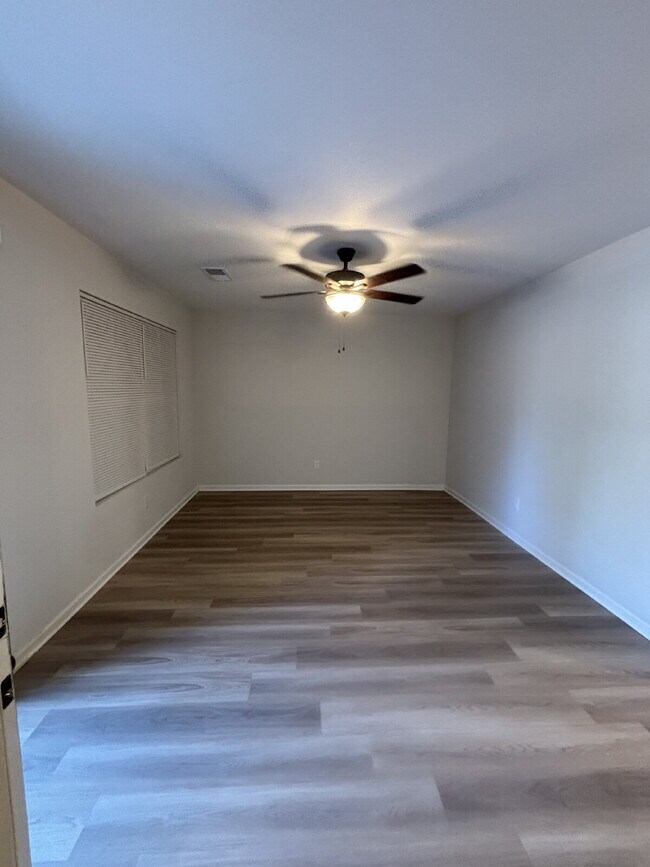 Building Photo - "4-Bed, 2-Bath Retreat in Memphis – Your Perfect Sanctuary Awaits!"