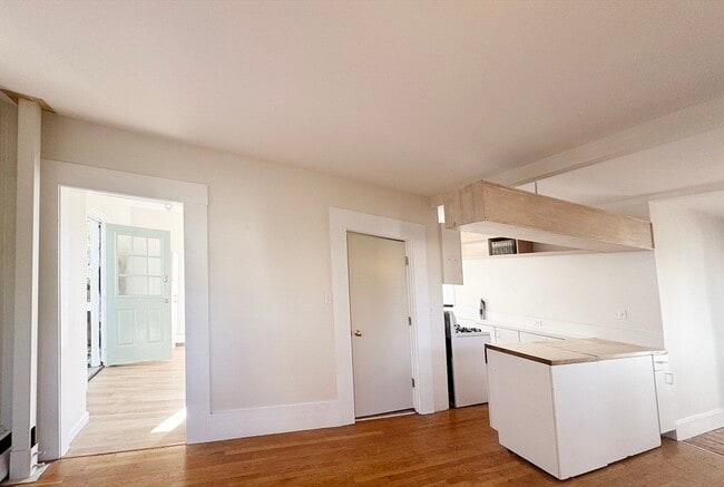 Building Photo - 253 Webster St