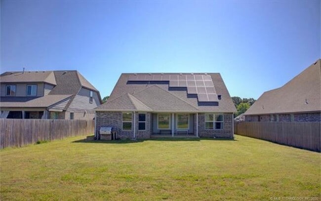 Building Photo - Welcome to this cozy home!