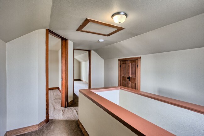 Building Photo - Charming Country Home on Acreage off Highw...