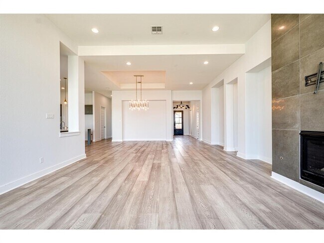 Building Photo - 523 Baldovino Skyway