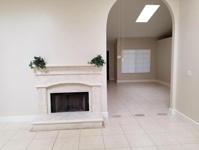 Building Photo - 9015 E Sahuaro Dr