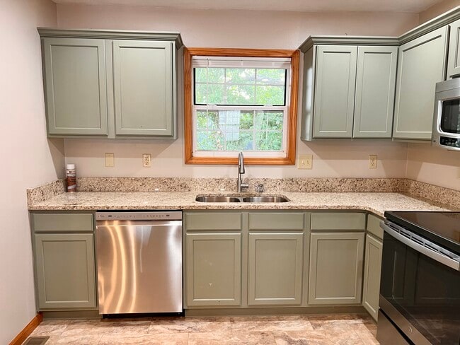 Building Photo - 359 Mt Branson Dr