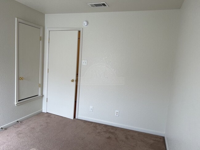 Building Photo - 2104 Schorn Dr