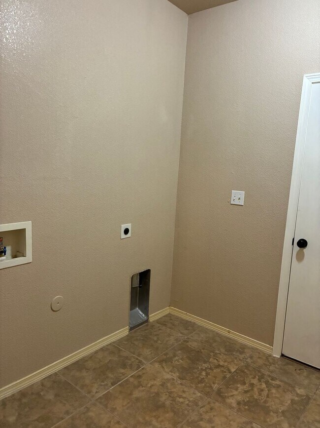 Building Photo - Santa Teresa Beauty 3 Bedrooms plus 2 and ...