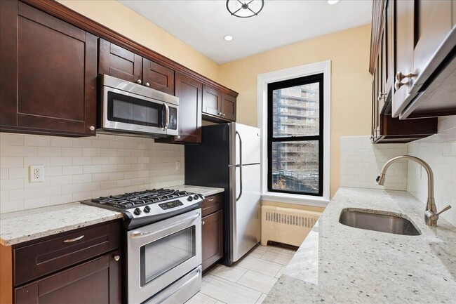 Building Photo - 6035 JFK Blvd E