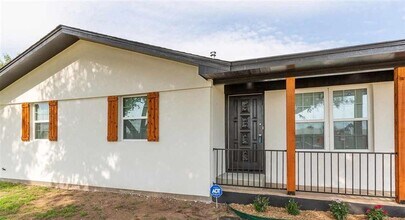 Building Photo - 4724 NW Ridgecrest Dr