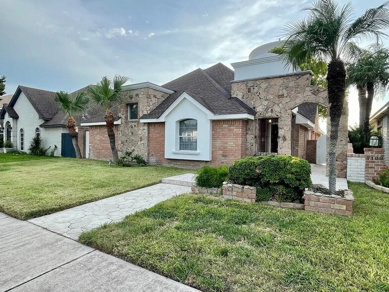 Building Photo - 7105 N 5th St