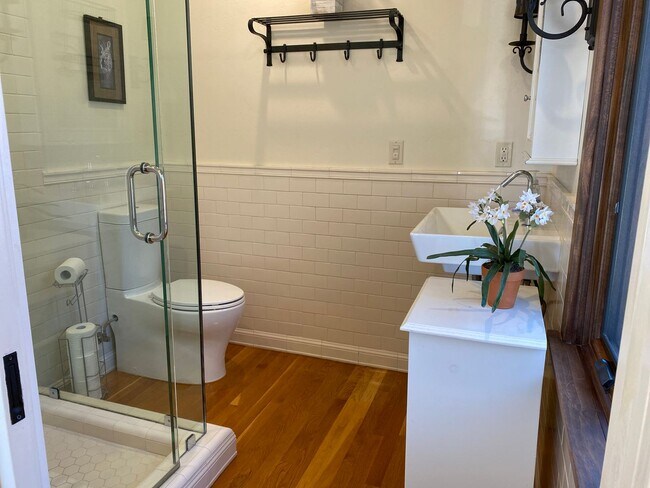 Building Photo - FLEXIBLE FULLY FURNISHED Point Loma Home! AC! All Utilities Included!