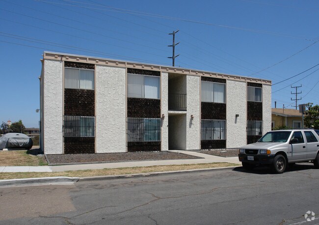 Building Photo - 4355 Iowa St