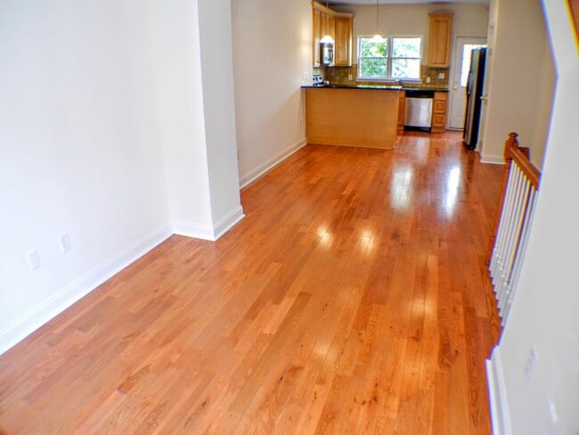 Building Photo - Graduate Hospital Home